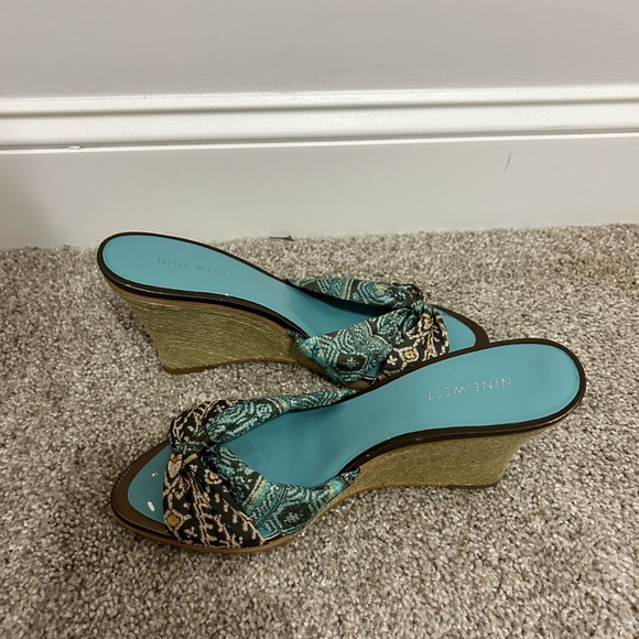 Nine West Vintage Open Toe Wedges w/Paisley Cloth Bow - Picture 4 of 6